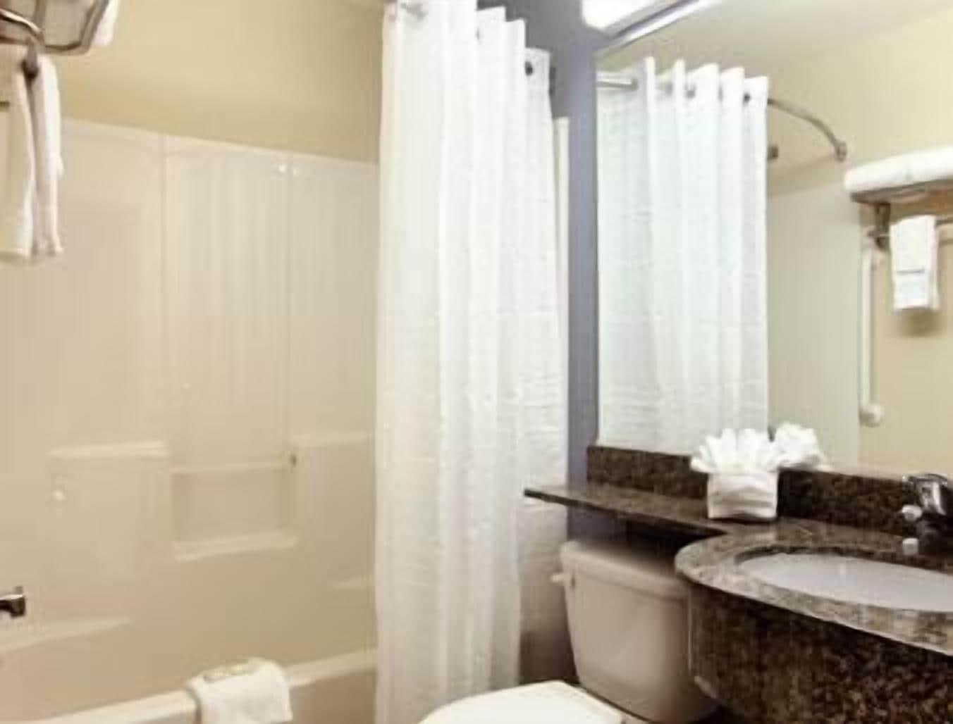 Microtel Inn & Suites By Wyndham Spring Hill/Weeki Wachee Extérieur photo