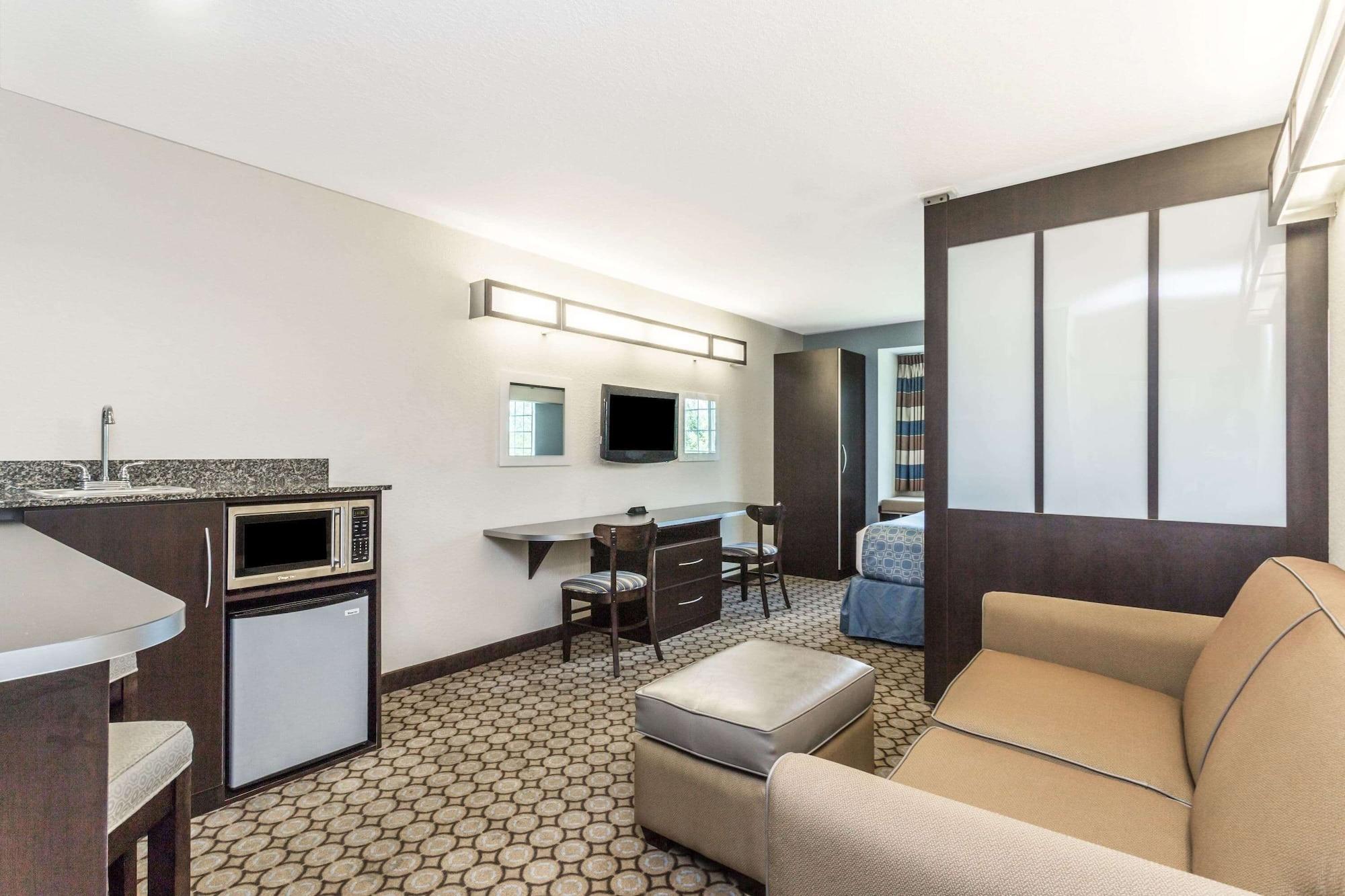Microtel Inn & Suites By Wyndham Spring Hill/Weeki Wachee Extérieur photo