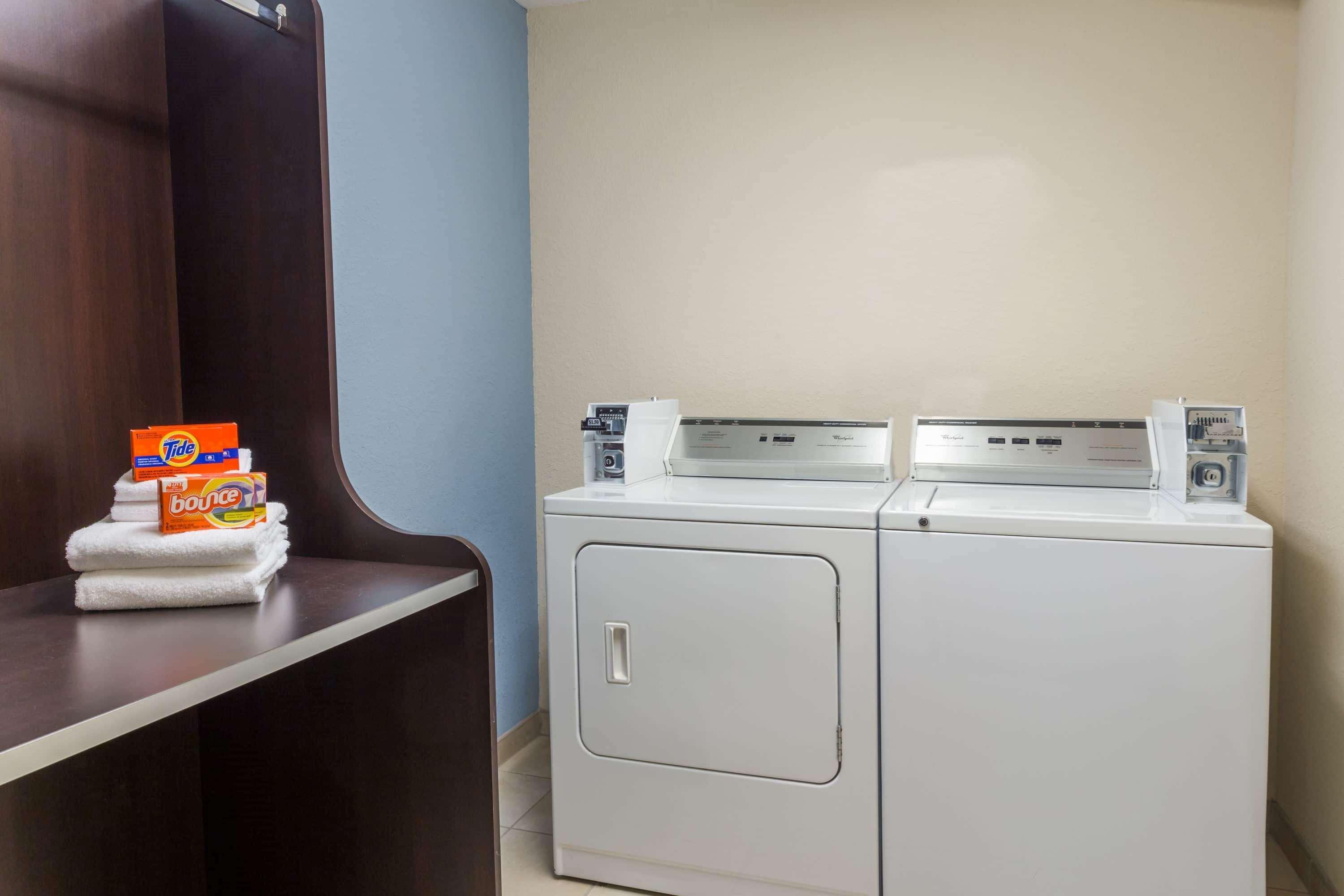 Microtel Inn & Suites By Wyndham Spring Hill/Weeki Wachee Extérieur photo