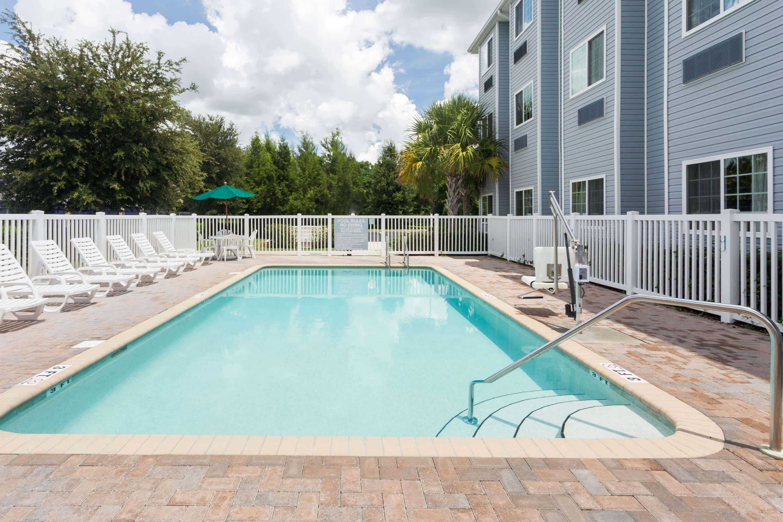 Microtel Inn & Suites By Wyndham Spring Hill/Weeki Wachee Extérieur photo