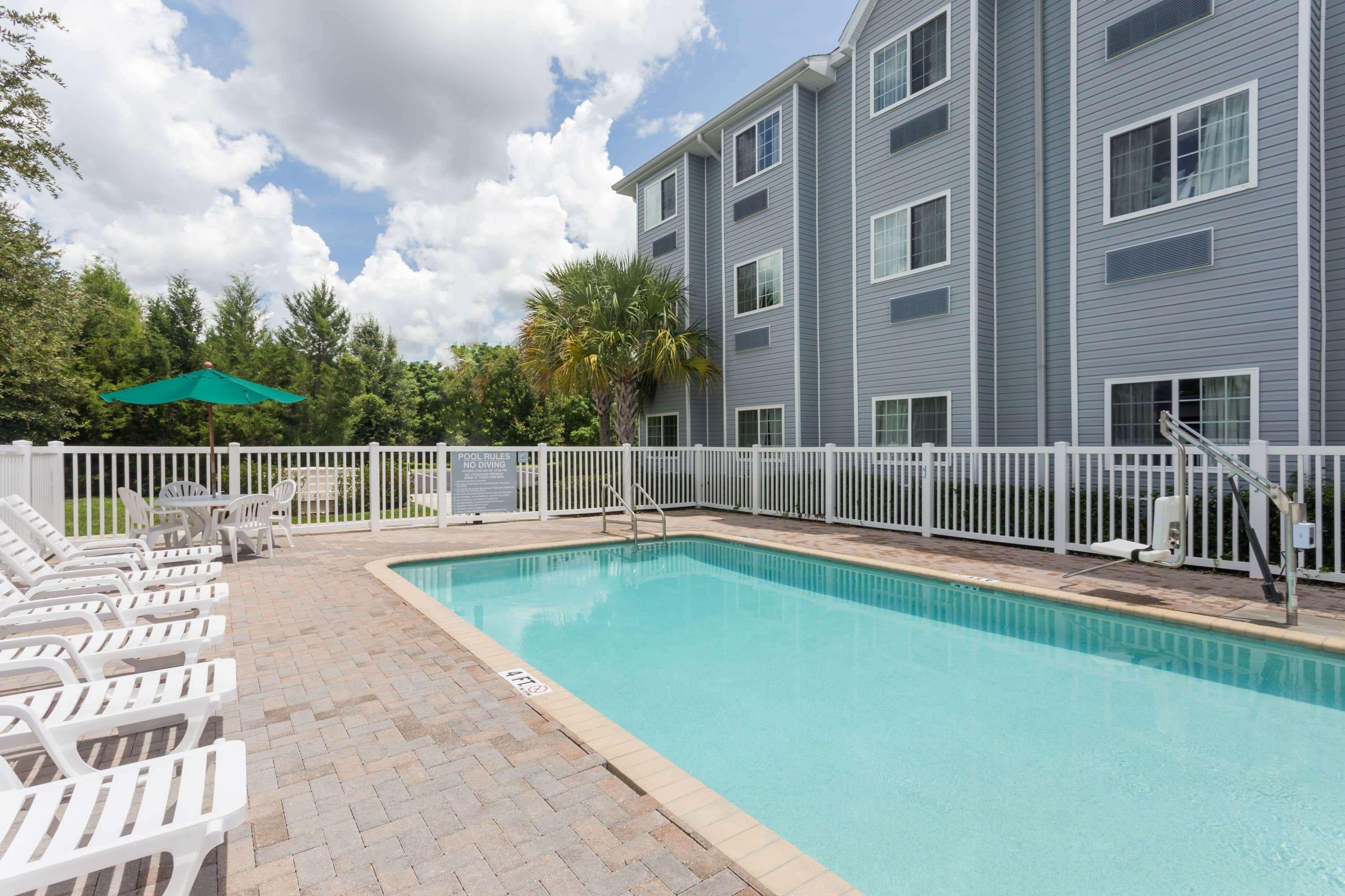 Microtel Inn & Suites By Wyndham Spring Hill/Weeki Wachee Extérieur photo